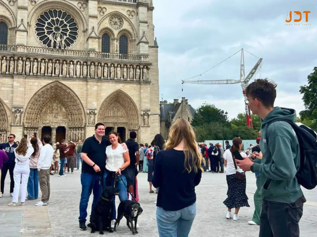 Private-Tour-with-Your-Dog-9
