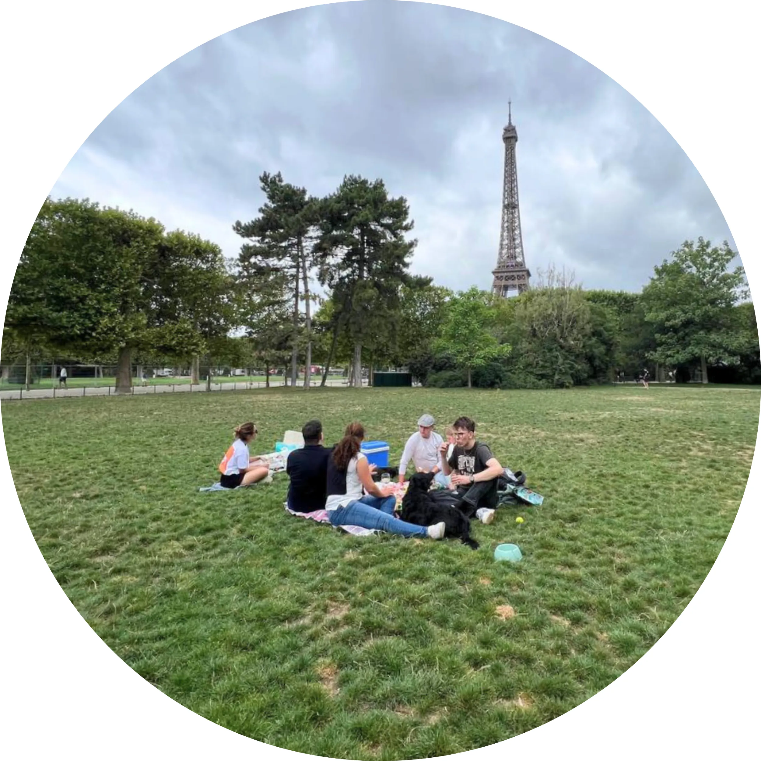 Join Joon for a full-day adventure exploring Paris’s parks, sights and picnic spots.
