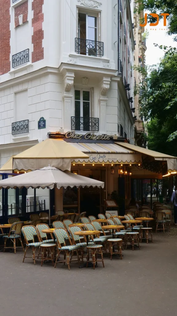 cafe in Montmartre