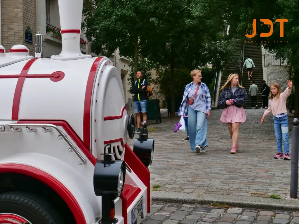 shuttle in Montmartre