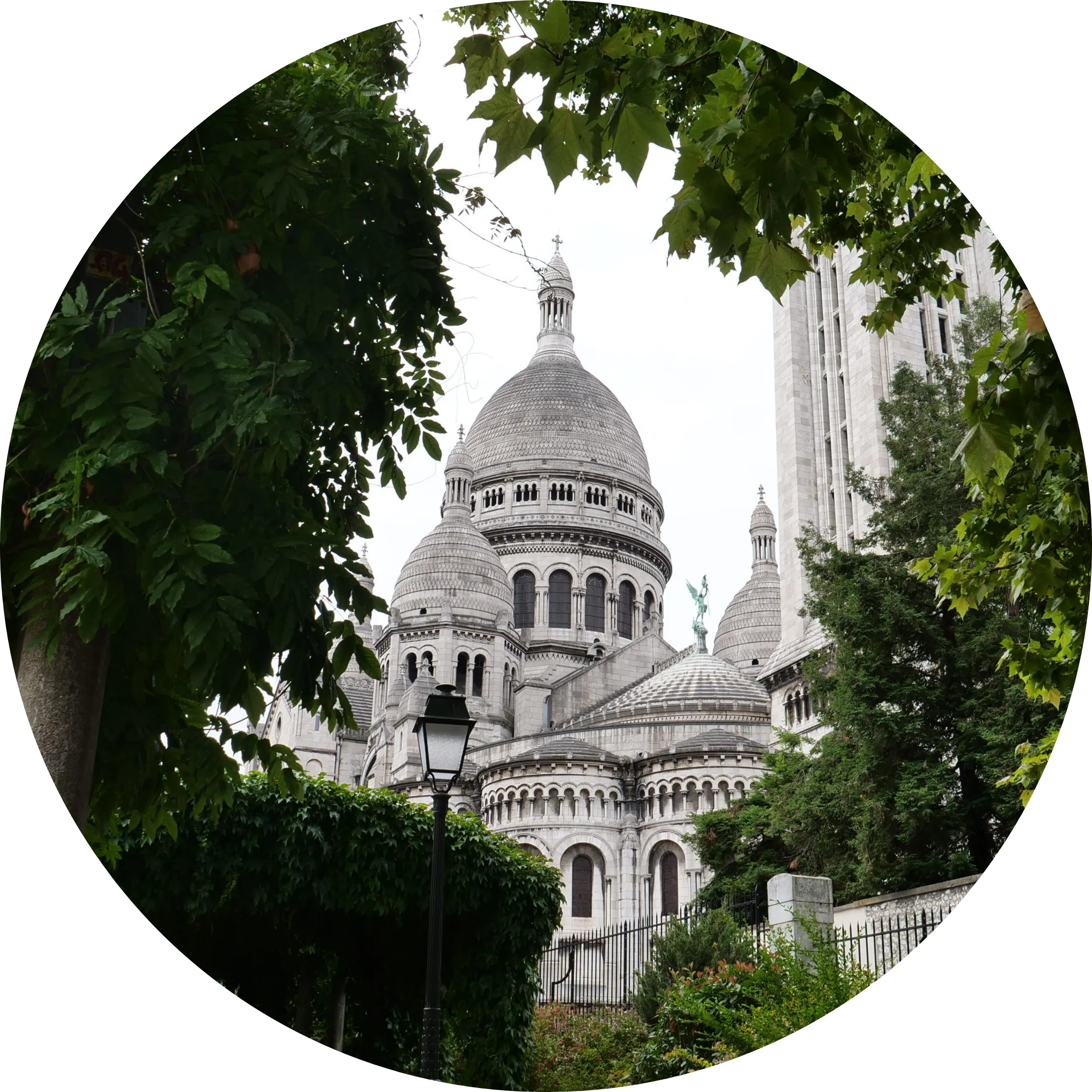 Guided Tour in Montmartre is a good idea in Paris.