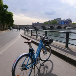 Paris e-bike tour along the Seine river