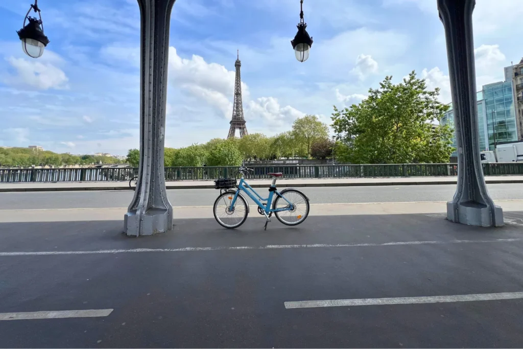 Paris vineyard e-bike tour near the Eiffel Tower